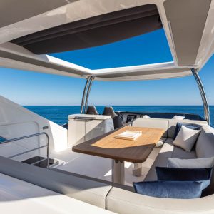 19-Absolute-Yachts-62-FLY-FlyBridge-DiningArea