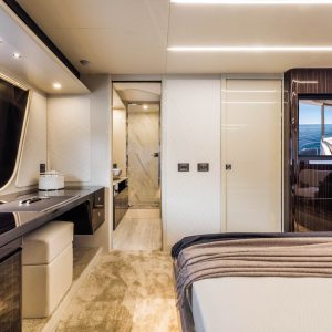 24-Absolute-Yachts-62-FLY-MasterCabin