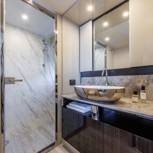 25-Absolute-Yachts-62-FLY-Master-EnSuite