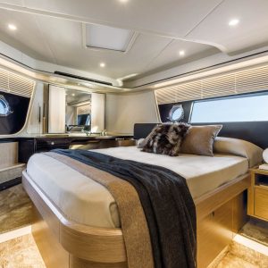 26-Absolute-Yachts-62-FLY-VipCabin