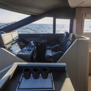 85nyy-ferrettiyachts720newmaindeck-0013-40860_800x500