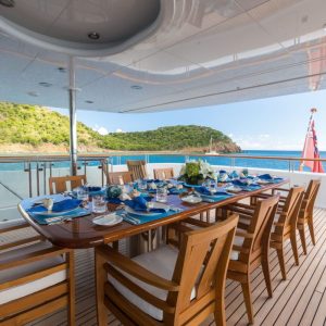 AMICA-MEA-hakvoort-yacht-charter-french-riviera 10