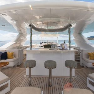 AMICA-MEA-hakvoort-yacht-charter-french-riviera 11