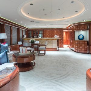 AMICA-MEA-hakvoort-yacht-charter-french-riviera 16