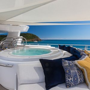 AMICA-MEA-hakvoort-yacht-charter-french-riviera 17