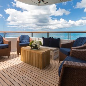 AMICA-MEA-hakvoort-yacht-charter-french-riviera 3