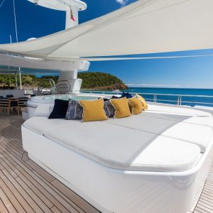 AMICA-MEA-hakvoort-yacht-charter-french-riviera 4