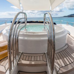 AMICA-MEA-hakvoort-yacht-charter-french-riviera 5