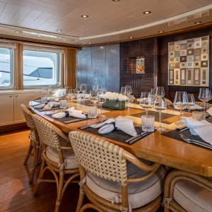 Expersea-Motor-Yacht-Kijo-dining