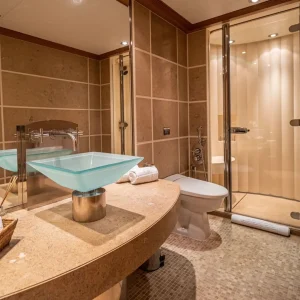Expersea-Motor-Yacht-Kijo-twin-cabin-bathroom