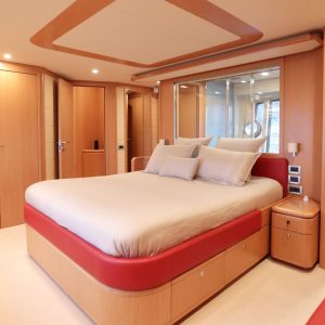 Felina-Ferreti-yacht-charter-french-riviera 16