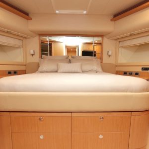Felina-Ferreti-yacht-charter-french-riviera 18