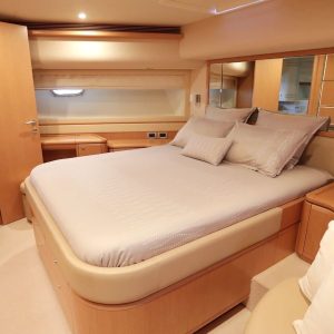 Felina-Ferreti-yacht-charter-french-riviera 19