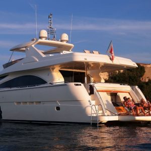 Felina-Ferreti-yacht-charter-french-riviera 7
