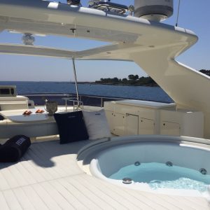 Felina-Ferreti-yacht-charter-french-riviera 9
