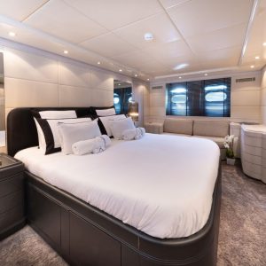 LAUREN-V-mangusta-105-yacht-charter-french-riviera17