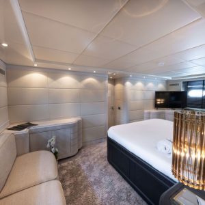 LAUREN-V-mangusta-105-yacht-charter-french-riviera19
