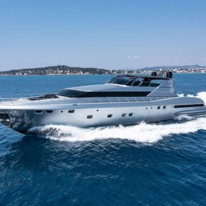 LAUREN-V-mangusta-105-yacht-charter-french-riviera2