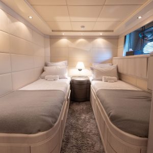 LAUREN-V-mangusta-105-yacht-charter-french-riviera21