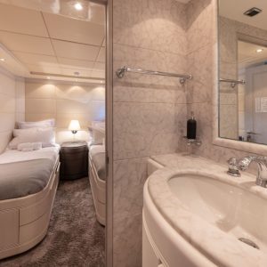 LAUREN-V-mangusta-105-yacht-charter-french-riviera22