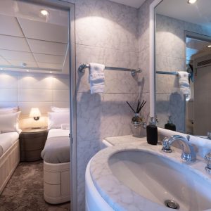 LAUREN-V-mangusta-105-yacht-charter-french-riviera23