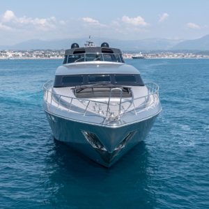 LAUREN-V-mangusta-105-yacht-charter-french-riviera3