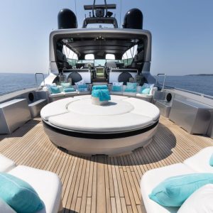 LAUREN-V-mangusta-105-yacht-charter-french-riviera8