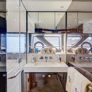 Oreggia_Sunseeker-75-yacht-charter-french-riviera41