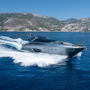 SILVER-BREEZE-Riva-yacht-charter-french-riviera3
