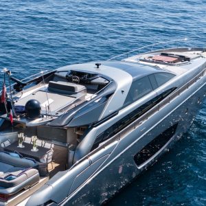 SILVER-BREEZE-Riva-yacht-charter-french-riviera6