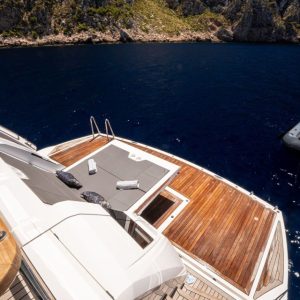 Sunseeker 88 for charter Moonlight (17)
