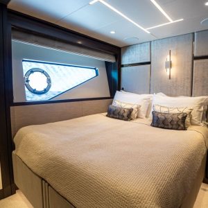 Sunseeker 88 for charter Moonlight (30)