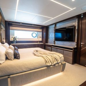 Sunseeker 88 for charter Moonlight (31)