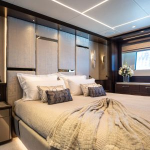 Sunseeker 88 for charter Moonlight (32)