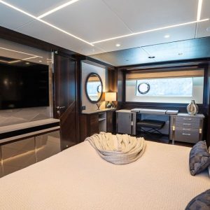 Sunseeker 88 for charter Moonlight (34)