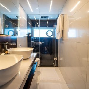 Sunseeker 88 for charter Moonlight (35)