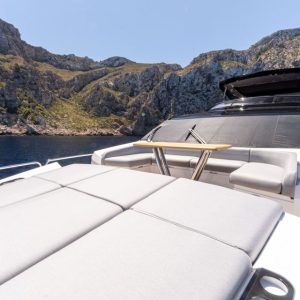 Sunseeker 88 for charter Moonlight (5)
