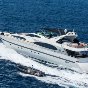 accama-delta-azimut-motor-yacht-french-riviera13