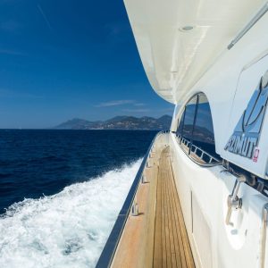 accama-delta-azimut-motor-yacht-french-riviera15