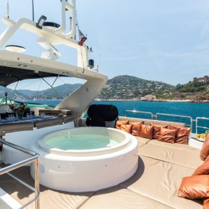 accama-delta-azimut-motor-yacht-french-riviera17
