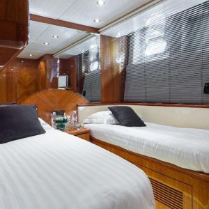 accama-delta-azimut-motor-yacht-french-riviera6
