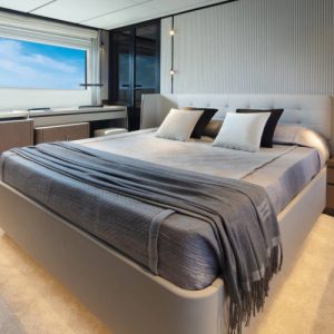 bdjf7-ferrettiyachts720newmaindeck-0007-40854_800x500