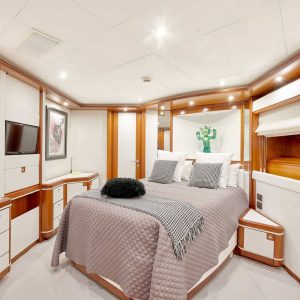 bunker-crn-yacht-charter-ibiza15