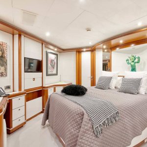 bunker-crn-yacht-charter-ibiza16
