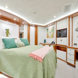 bunker-crn-yacht-charter-ibiza2048
