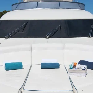 charter_motor_yacht_mochi_craft_white_fang_exterior_deck2