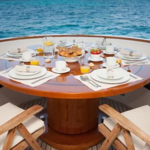 charter_motor_yacht_mochi_craft_white_fang_exterior_dining