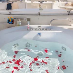 charter_motor_yacht_mochi_craft_white_fang_exterior_jacuzzi