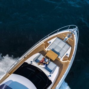 ltgdn-ferrettiyachts720newcruising-0001-40867_800x500