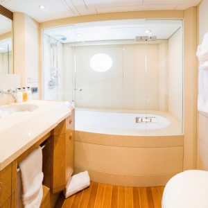 luxury-charter-yacht-benita-blue-convertible-double-twin-cabin-bathroom2